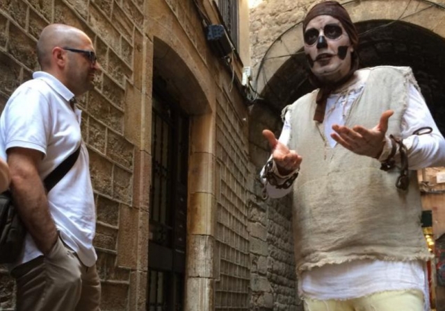  Ascoltando un uomo travestito nel mezzo di Barcellona 